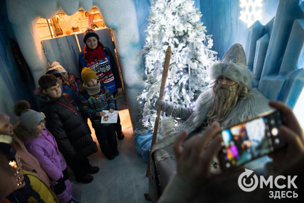 Дед Мороз из Великого Устюга навестил омичей
