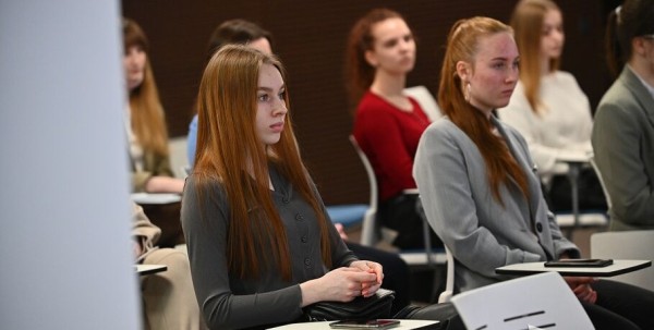 Студентам омских колледжей вернут деньги за обучение и оплатят квартиру