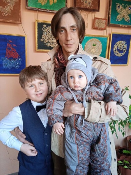 Отец Яков, Зайка и Гончар. Актёр Роман Николаев рассказал о работе в театре и "зове предков"