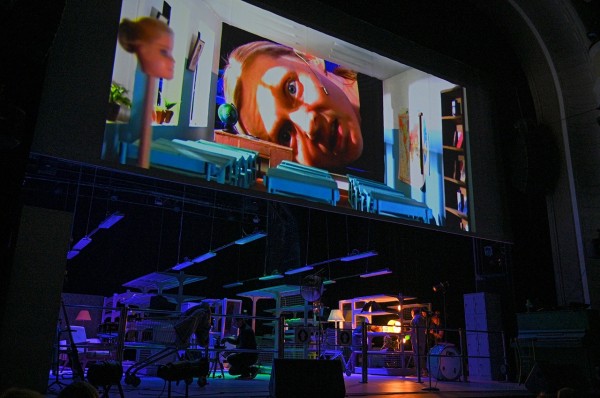 
									В Омске прошел очень необычный спектакль новосибирского театра   [ФОТО]  