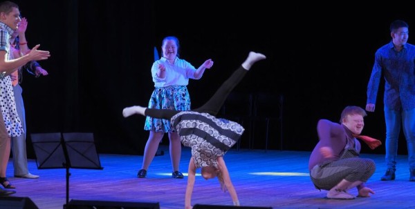 Танец для самой нежной и любимой: как воспитанники "Планеты друзей" поздравляли своих мам