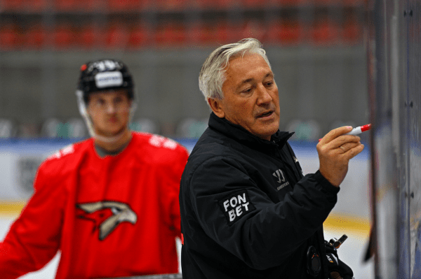 Под тенью Рябыкина. У "Авангарда" продолжаются "качели", клуб ищет нового вратаря