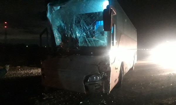 
									На темной трассе в Омской области столкнулись автобус, КамАЗ и легковушка   [ФОТО]  