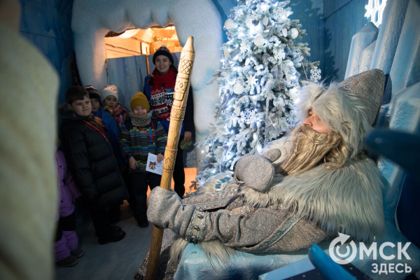 Дед Мороз из Великого Устюга навестил омичей