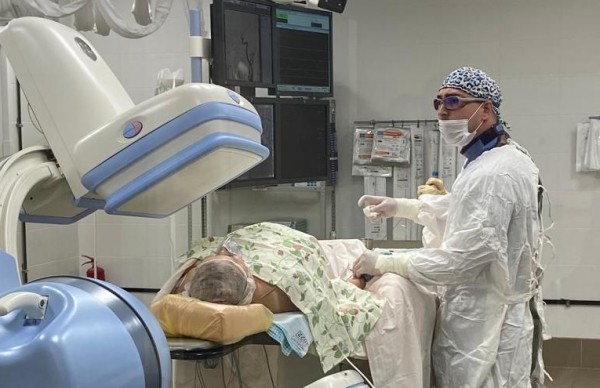 
									Омич упал с крыши и узнал о врожденной патологии   [ФОТО]  