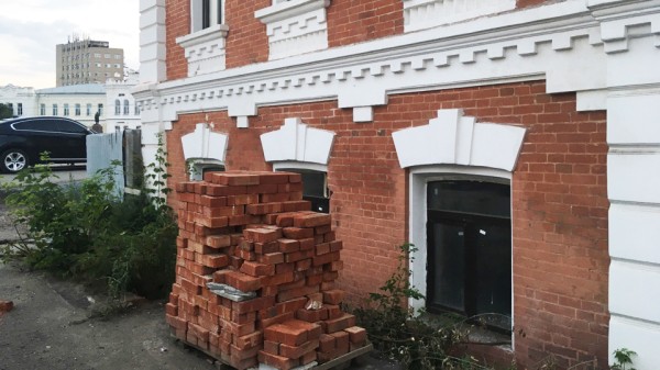 
									Исторический центр Омска 4 месяца заливают нечистотами   [ФОТО]  