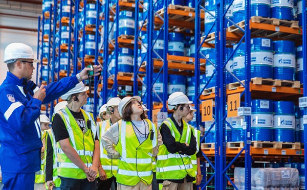 
									Омские студенты очно ознакомились с производством высокотехнологичных масел 