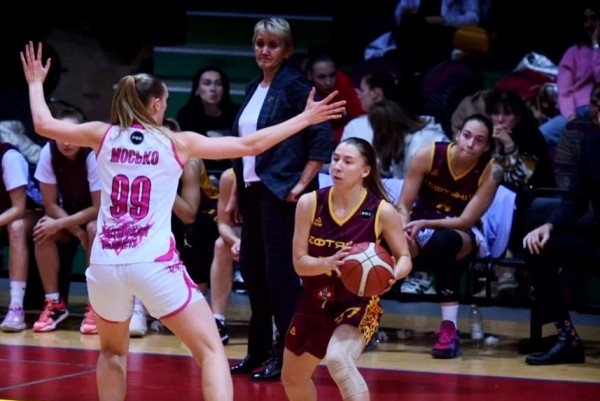 Омский «Нефтяник» обидно проиграл в Ростове
Омский «Нефтяник» обидно проиграл в Ростове