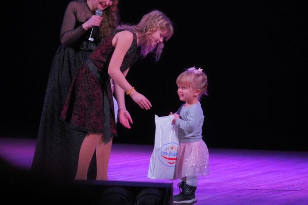 Танец для самой нежной и любимой: как воспитанники "Планеты друзей" поздравляли своих мам