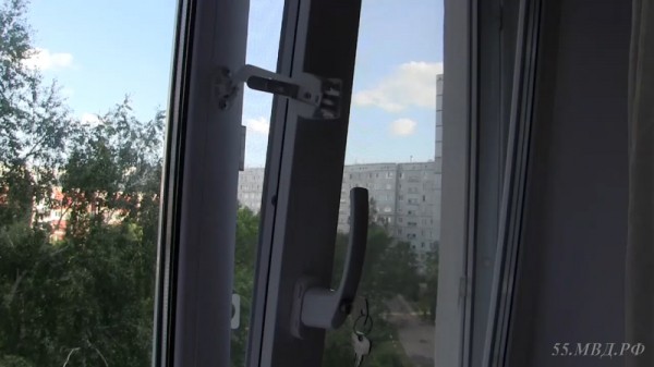 
									В Омске члены ОПГ выманили у пенсионеров миллион под видом ремонта окон 