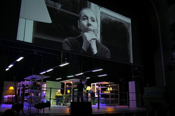 
									В Омске прошел очень необычный спектакль новосибирского театра   [ФОТО]  