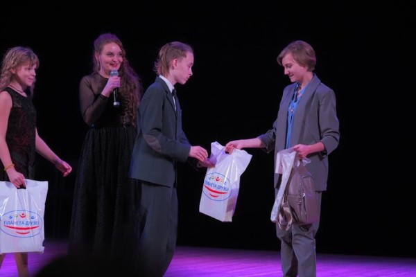 Танец для самой нежной и любимой: как воспитанники "Планеты друзей" поздравляли своих мам