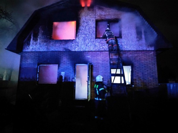 
									За выходные в Омской области сгорели несколько дач и машин   [ФОТО+ВИДЕО]  