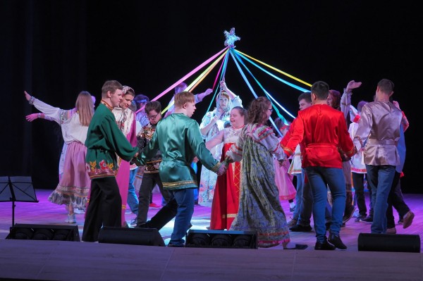 Танец для самой нежной и любимой: как воспитанники "Планеты друзей" поздравляли своих мам