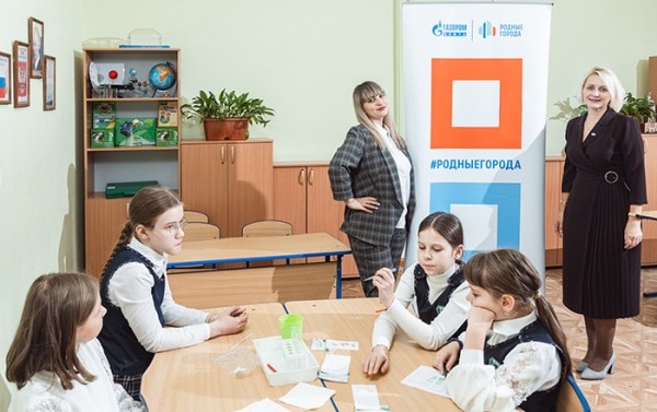 ОНПЗ помог омской школе № 8 оборудовать эколабораторию