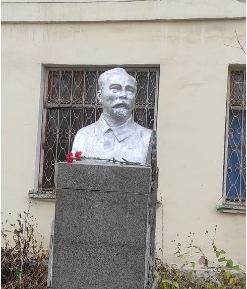 В Омске нашли похищенный бюст Дзержинского
В Омске нашли похищенный бюст Дзержинского