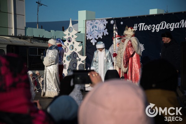 Дед Мороз из Великого Устюга навестил омичей