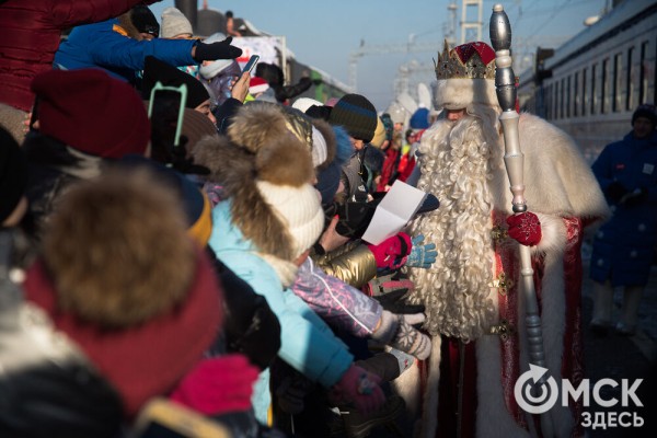 Дед Мороз из Великого Устюга навестил омичей