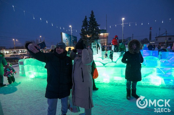 В Омске открылась главная городская ёлка. Смотрим, как это было