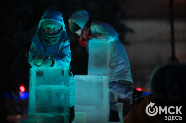 В Омске открылась главная городская ёлка. Смотрим, как это было