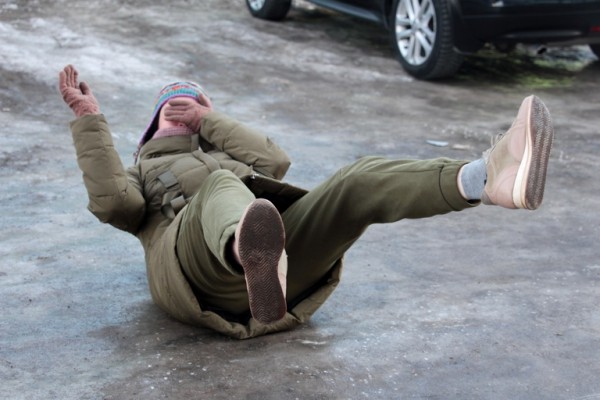 
									Омичей предупредили о сильном гололеде 