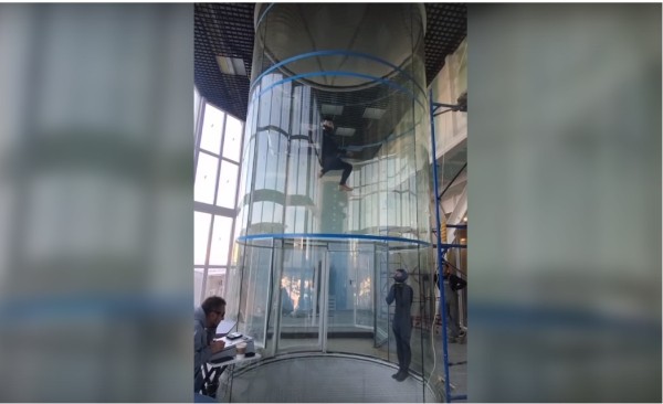 
									С понедельника омичи смогут летать с помощью аэротрубы   [ВИДЕО]  