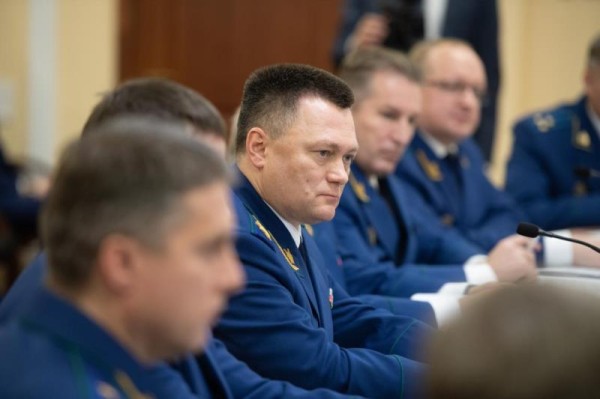 «А вдруг вызывает Кремль»: почему Бурков «разминулся» с генпрокурором в Омске?
«А вдруг вызывает Кремль»: почему Бурков «разминулся» с генпрокурором в Омске?