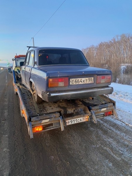 
									На омской трассе остановили 15-летнего водителя, которому доверили перегнать машину   [ФОТО]  