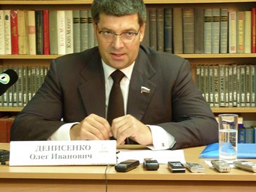 В Омск внезапно прилетел заместитель полпреда по СФО Денисенко
В Омск внезапно прилетел заместитель полпреда по СФО Денисенко