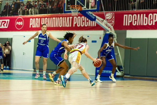 
									За омский «Нефтяник» впервые могут сыграть баскетболистки из дальнего зарубежья 