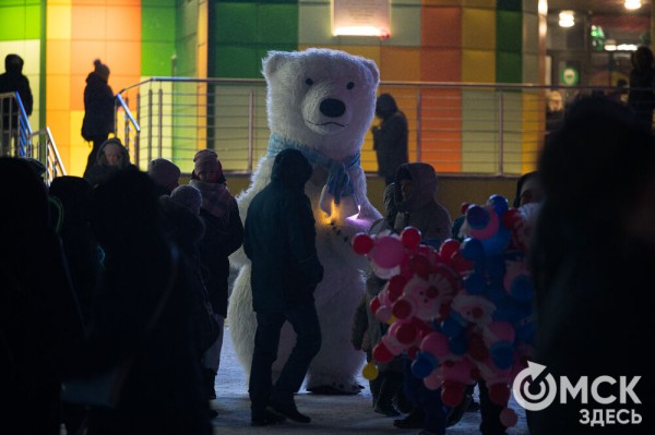 В Омске открылась главная городская ёлка. Смотрим, как это было