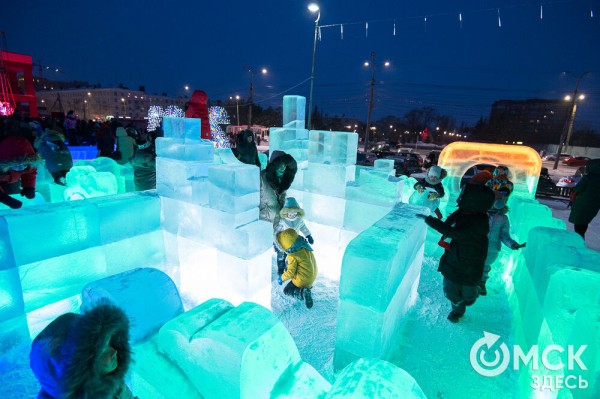 В Омске открылась главная городская ёлка. Смотрим, как это было