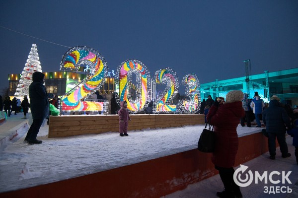 В Омске открылась главная городская ёлка. Смотрим, как это было