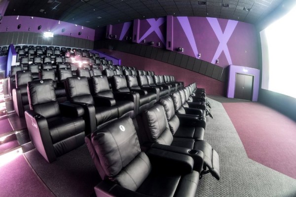 «Надо делать свой Голливуд»: кинотеатры в Омске на грани закрытия
«Надо делать свой Голливуд»: кинотеатры в Омске на грани закрытия