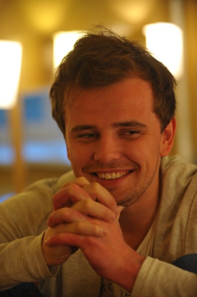 
									Актер Игорь КОСТИН: «Лучше понять роль помогла работа с «солнечными детьми»   [ФОТО]  