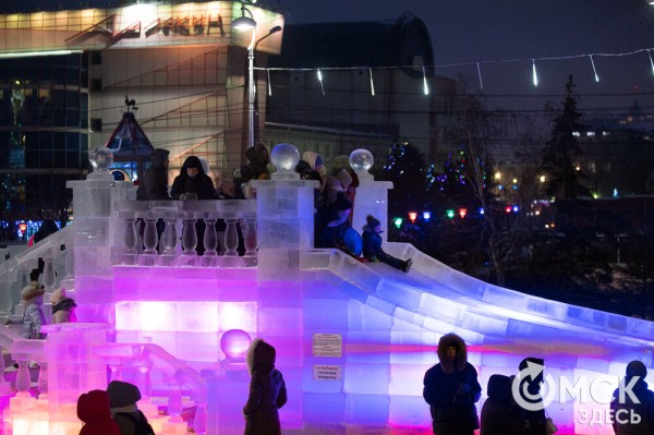 В Омске открылась главная городская ёлка. Смотрим, как это было
