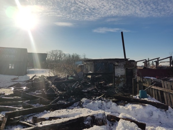 
									На пожаре в Омской области сгорел хозяин дома   [ФОТО]  
