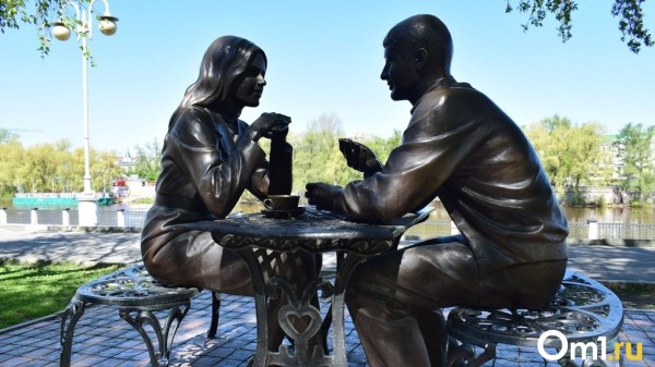 В Омске восстановят скульптуру «Встреча» на набережной Оми за счёт мецената
