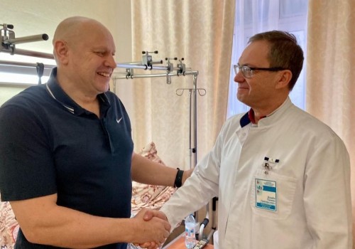 Мэру Омска Шелесту заменили тазобедренный сустав и после операции выписали домой