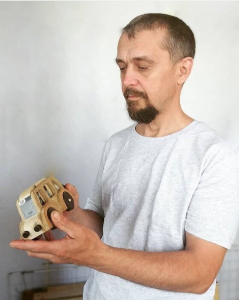 В предвкушении распаковок. Анастасия Бебешева о ёлочных игрушках из дерева