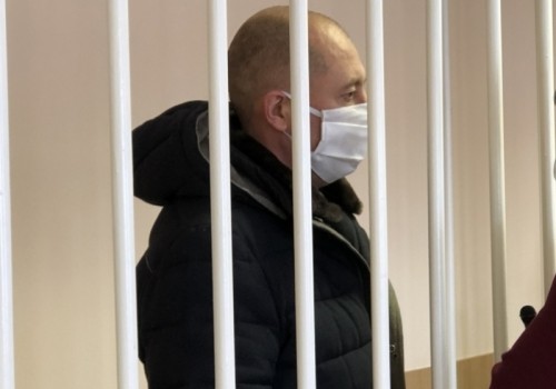 Омский тиран Эдуард Юнусов, бросивший на пол маленького сына, получил условный срок