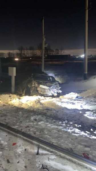 
									В Омске локомотив столкнулся с легковушкой   [ФОТО]  