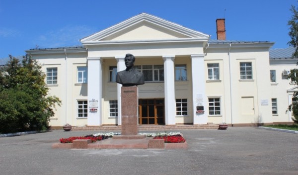 Сотрудница омского летного колледжа подделала документы ради мужа-бизнесмена
Сотрудница омского летного колледжа подделала документы ради мужа-бизнесмена