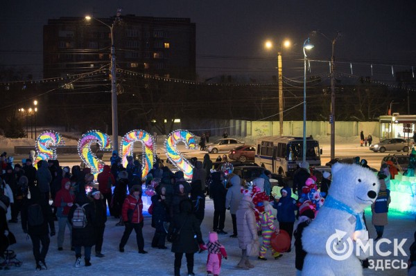 В Омске открылась главная городская ёлка. Смотрим, как это было