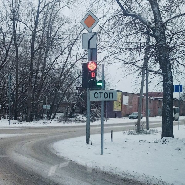 
									В Омске на опасном перекрестке установили светофор    [ФОТО]  