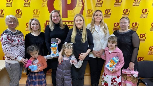 Депутаты от «СР» Анна Степаненко, Наталья Астапчик и Светлана Хиневич исполнили мечты юных омичей