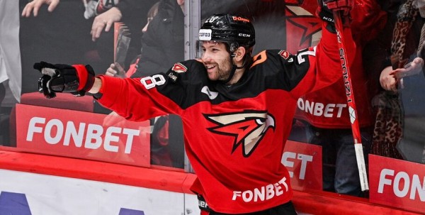 "Авангард" разгромил "Автомобилист" и возглавил дивизион Чернышева