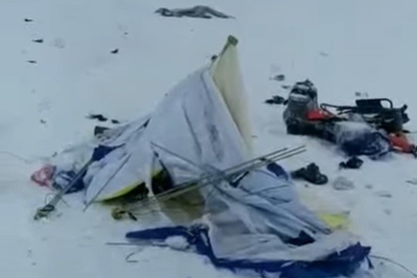 Водителя, снесшего палатку с омскими рыбаками, пытаются «отмазать»
Водителя, снесшего палатку с омскими рыбаками, пытаются «отмазать»