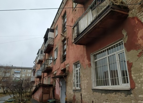 
									Еще один многоквартирный дом в Омске признали аварийным   [ФОТО]  
