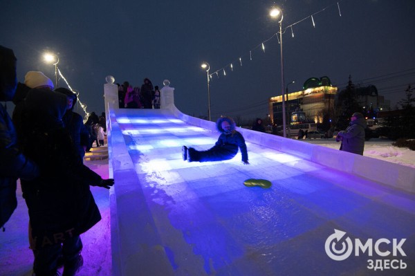 В Омске открылась главная городская ёлка. Смотрим, как это было